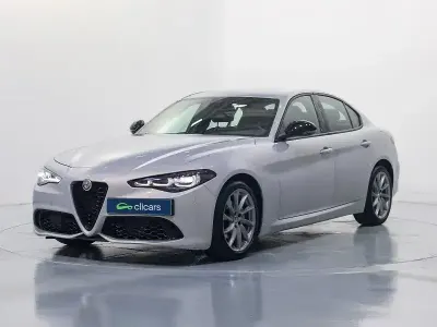 Usado Alfa Romeo Giulia Sprint 160 CV (117 kW) 2023 Gris Berlina