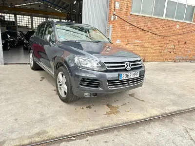 Second-hand VW Touareg 380 CP (279 kW) 2014 Gri SUV