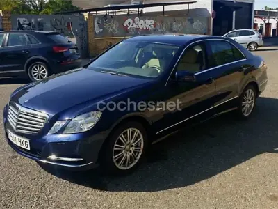 Usado Mercedes E250 204 CV (150 kW) 2012 Azul Familiar