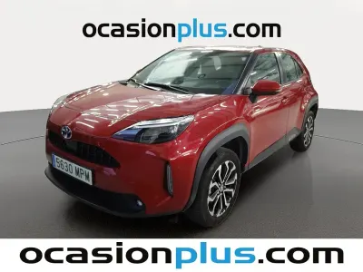 Usado Toyota Yaris Active 116 CV (85 kW) 2024 Rojo Utilitario
