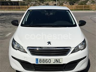Usado Peugeot 308 Active 100 CV (73 kW) 2016 Blanco Berlina