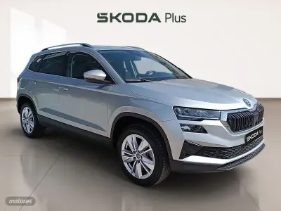 Usado Skoda Karoq Selection 150 CV (110 kW) 2025 Gris / plateado SUV