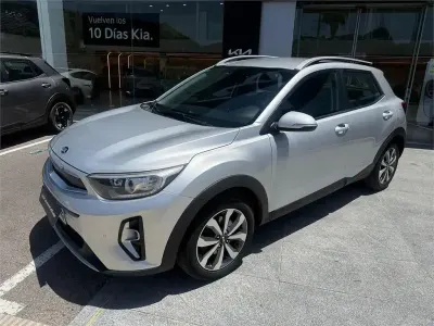 Usado Kia Stonic 100 CV (73 kW) 2021 Gris SUV