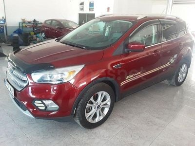 Usado Ford Kuga Titanium 120 CV (88 kW) 2017 Rojo SUV