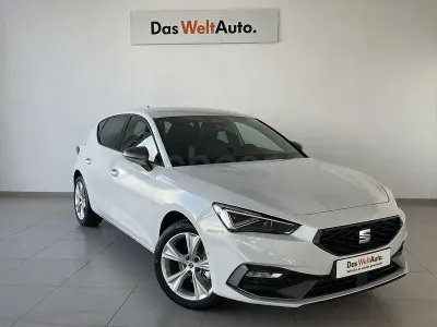 Usado Seat Leon FR 116 HP (85 kW) 2025 Branco Sedan