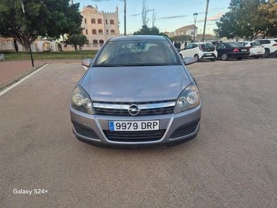 Usado Opel Astra Enjoy 100 HP (73 kW) 2006 Cinzento Sedan