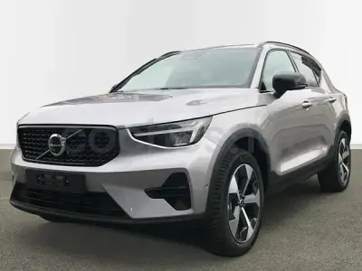 Nuevo Volvo XC40 Plus 163 CV (119 kW) 2026 Gris / plata SUV
