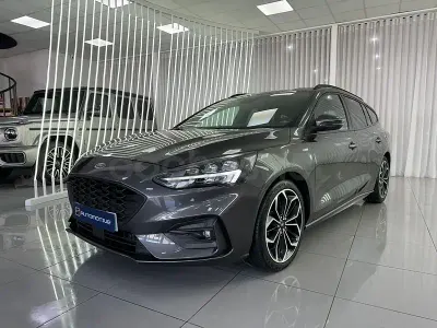 Usado Ford Focus ST-Line 120 CV (88 kW) 2021 Gris / plata Familiar