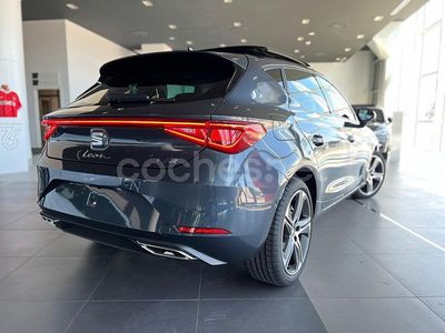 Gris / plata Nuevo 2025 Seat Leon FR Berlina | 27.300 € (Un poco caro)