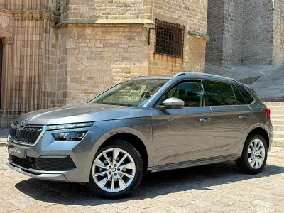 Usado Skoda Kamiq Style 150 CV (110 kW) 2023 Gris / plata SUV