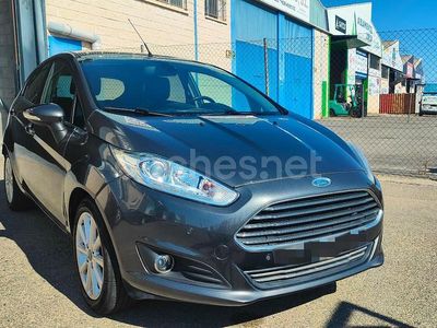 Gris / plata Usado 2015 Ford Fiesta Berlina | 8900 € (Precio justo)
