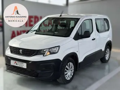 Usado Peugeot Rifter Access 75 CV (55 kW) 2019 Blanco Monovolumen
