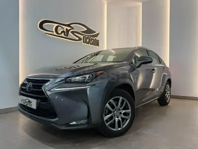 Usado Lexus NX300h Executive Line 197 CV (144 kW) 2017 Gris / plata SUV