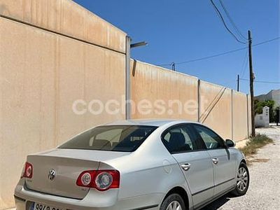 Usado VW Passat Edition 110 CV (80 kW) 2009 Gris / plata Berlina