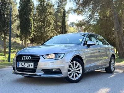 Usado Audi A3 Attraction 110 CV (80 kW) 2016 Gris Berlina