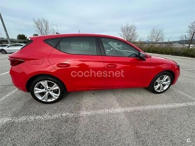 Usado Seat Leon FR 204 CV (150 kW) 2022 Rojo Berlina