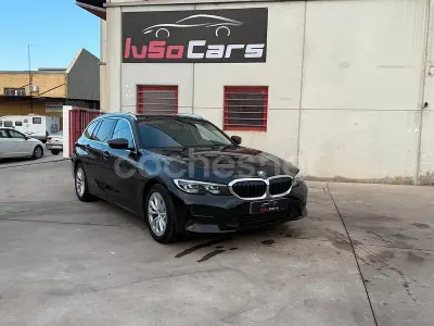 Usado BMW 318 Comfort Edition 150 CV (110 kW) 2020 Negro Familiar