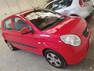 Usado Kia Picanto 62 CV (45 kW) 2011 Rojo Utilitario