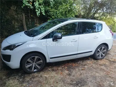 Usado Peugeot 3008 Allure 120 CV (88 kW) 2014 Blanco Familiar
