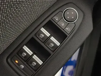 Usado Renault Captur Techno 100 CV (73 kW) 2025 Azul SUV