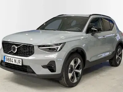 Nuevo Volvo XC40 Plus 197 CV (144 kW) 2025 Gris / plata SUV