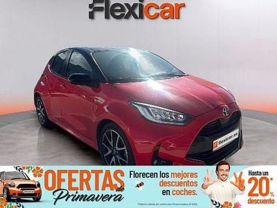 Usado Toyota Yaris Hybrid Active 100 CV (73 kW) 2020 Rojo