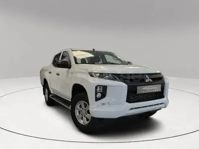 Usado Mitsubishi L200 150 CV (110 kW) 2022 Blanco Pickup/Camioneta