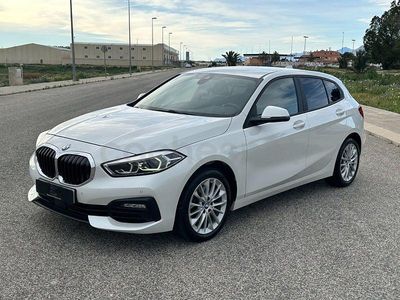 Usado BMW 118 Comfort Edition 150 CV (110 kW) 2021 Blanco Utilitario