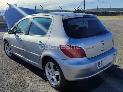 Usado Peugeot 307 136 CV (100 kW) 2004 Gris / plata Berlina