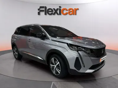 Usado Peugeot 5008 Allure 136 CV (100 kW) 2024 Gris SUV