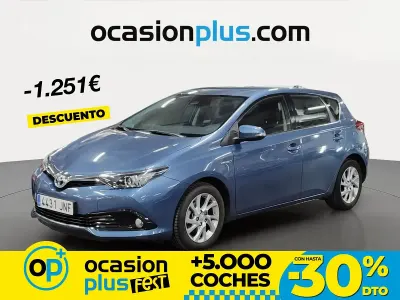 Używany Toyota Auris Hybrid Active 136 KM (100 kW) 2016 Niebieski
