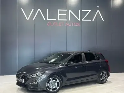 Usado Hyundai i30 120 CV (88 kW) 2024 Gris