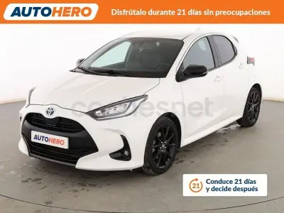 Usado Toyota Yaris Hybrid Style 116 CV (85 kW) 2022 Blanco Berlina