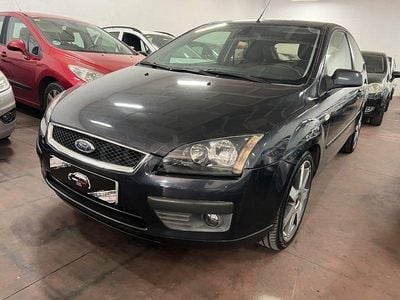 Używany Ford Focus Sport 136 KM (100 kW) 2006 Szary Sedan/Limuzyna