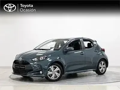 Usado Toyota Yaris Hybrid Active 116 CV (85 kW) 2025 Verde