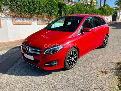 Usado Mercedes B200 Urban 136 CV (100 kW) 2017 Rojo Utilitario