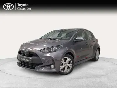 Usado Toyota Yaris Hybrid Active 116 CV (85 kW) 2025 Gris Berlina