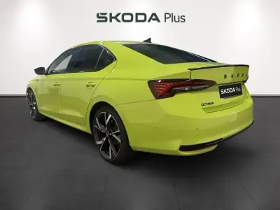 Usado Skoda Octavia 150 CV (110 kW) 2025 Verde