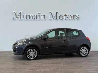 Usado Renault Clio II Dynamique 105 CV (77 kW) 2006 Azul Berlina