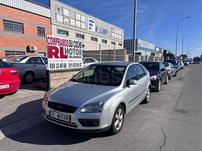 Usado Ford Focus Ghia 115 CV (84 kW) 2007 Gris / plata Berlina