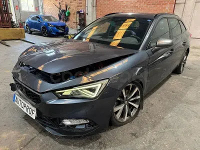 Usado Seat Leon FR 204 CV (150 kW) 2021 Gris / plata Familiar