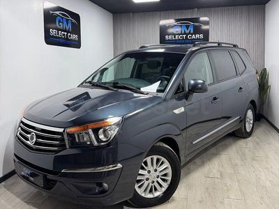 Usado Ssangyong (KGM) Rodius 155 CV (114 kW) 2014 Gris / plata Monovolumen