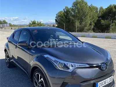 Usado Toyota C-HR Advance 122 CV (89 kW) 2019 Gris / plata SUV
