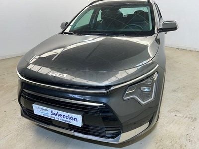 Käytetty Kia Niro 141 HP (103 kW) 2023 Harmaa Katumaasturi