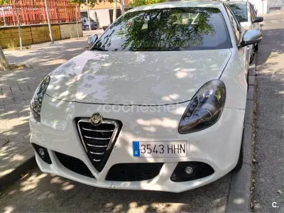 Usado Alfa Romeo Giulietta 170 CV (125 kW) 2011 Blanco Utilitario