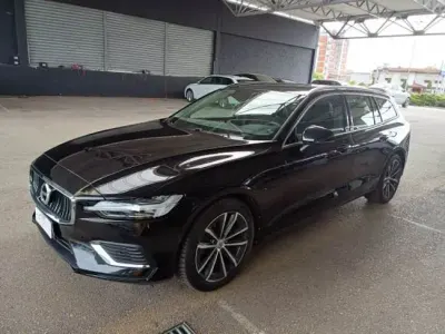 Usado Volvo V60 Inscription 350 CV (257 kW) 2022 Negro Familiar