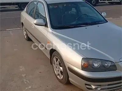 Usado Hyundai Elantra GLS 112 CV (82 kW) 2003 Gris / plata Berlina