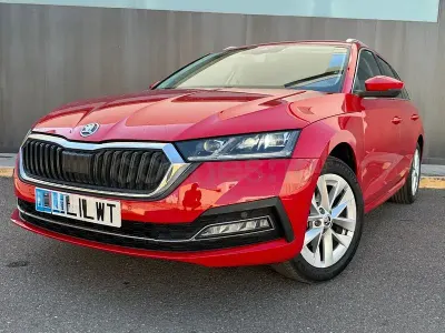 Usado Skoda Octavia Style 150 CV (110 kW) 2022 Rojo Familiar