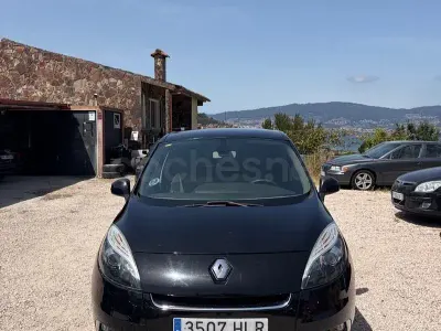 Usado Renault Scénic III Expression 95 CV (69 kW) 2012 Negro Monovolumen