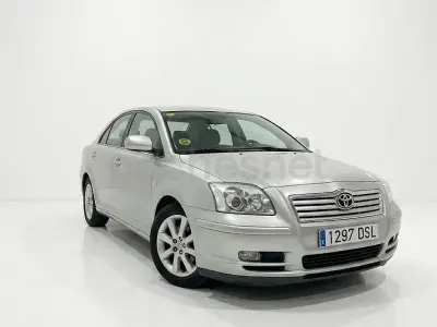 Usado Toyota Avensis Sol 129 CV (94 kW) 2005 Gris / plata Berlina